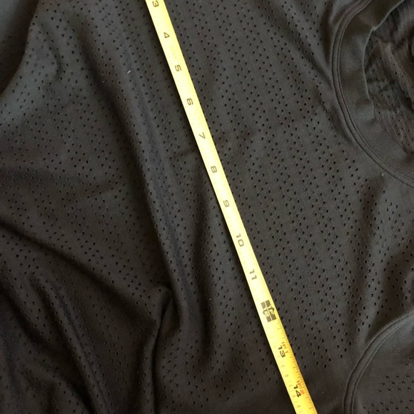 Lululemon short sleeve t-shirt - Picture 5 of 7